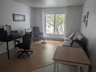 Beau 3 ½ à louer à Sainte-Foy – 3e et dernier étage Loyer mensuel : 1 093 $ ✨ Inclus dans le logemen...