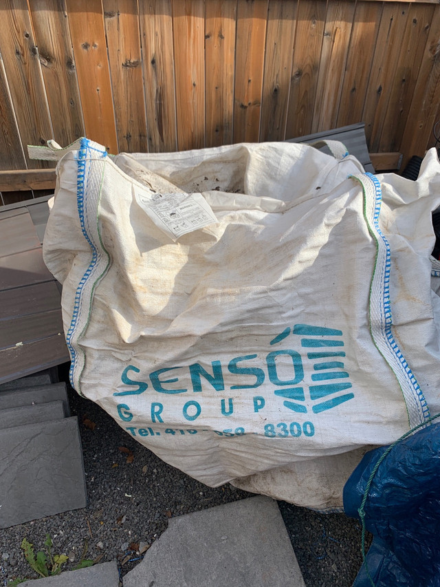 Giant Soil or Debris bag in Plants, Fertilizer & Soil in City of Toronto