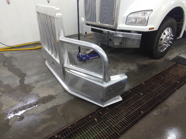 Big Truck Bumper in Auto Body Parts in Moose Jaw - Image 2