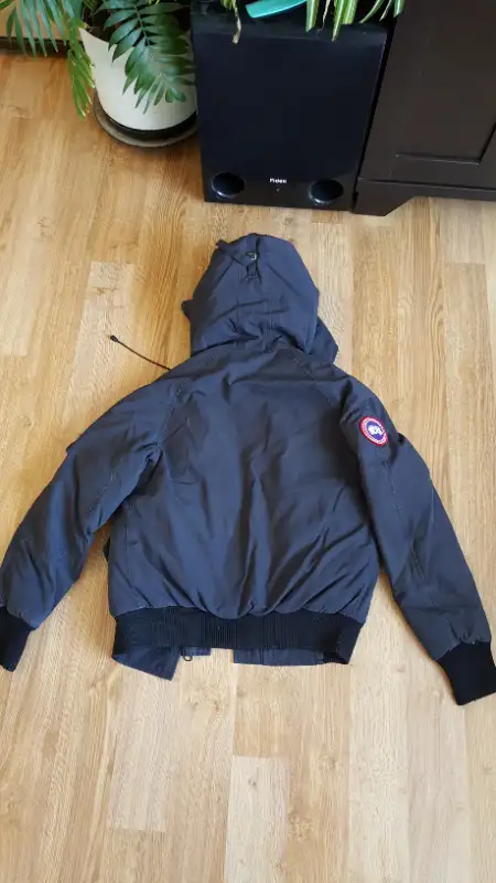 Canada Goose Women's Chilliwack Bomber Heritage Jacket - $120 in Women's - Tops & Outerwear in Calgary - Image 8