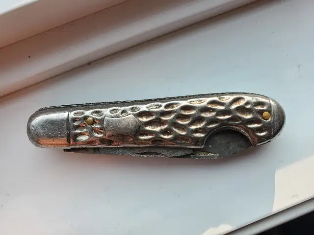 Vintage Folding Pocket Knife Shield Emblem - Two Blades in Arts & Collectibles in Winnipeg - Image 9