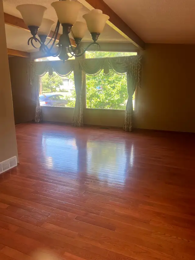 A Beautiful 5 bedroom house for rent on 106 street and 60A ave