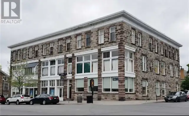 2 Bedroom apartment in the Heart of Downtown Perth