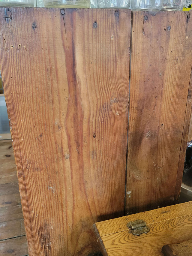 Antique Primitive Pine Bookshelf in Bookcases & Shelving Units in Owen Sound - Image 2