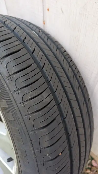 225/55R17 Sailun summer tires, used for one season and decided to sell the car so not needed anymore...