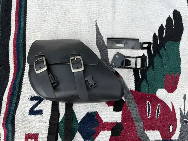 Harley Davidson “Dyna” SwingArm Bar Bag in Street, Cruisers & Choppers in Winnipeg - Image 2