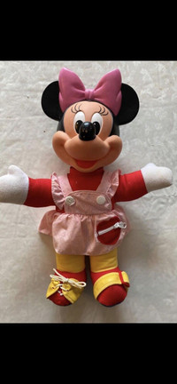 Vintage Minnie Mouse learn to dress plush doll 1989