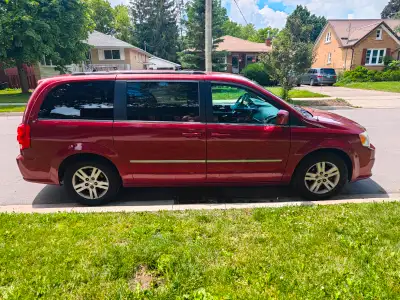 Selling my 2011 Dodge Grand Caravan Crew. Selling As Is... Has stow and go seating. Backup camera. H...