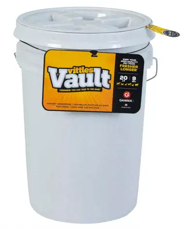 Barely used, like new--The Vittles Vault 20 is our Canister Style with a Heavy-Duty Handle holding 2...