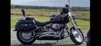 Beautiful 2007 Fatboy, Twin Cam 96. 24,000 kms. V&H Big radius exhaust, V&H Fuelpak 4, Arlen Ness br...