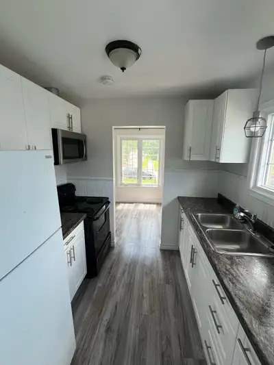 UPPER LEVEL DUPLEX - 2 bed 1 bath