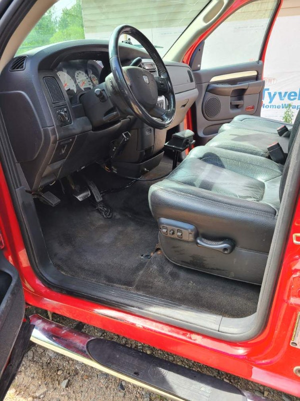 2005 dodge Cummins 3500 dully LOW KM!!! Cars & Trucks Fort McMurray