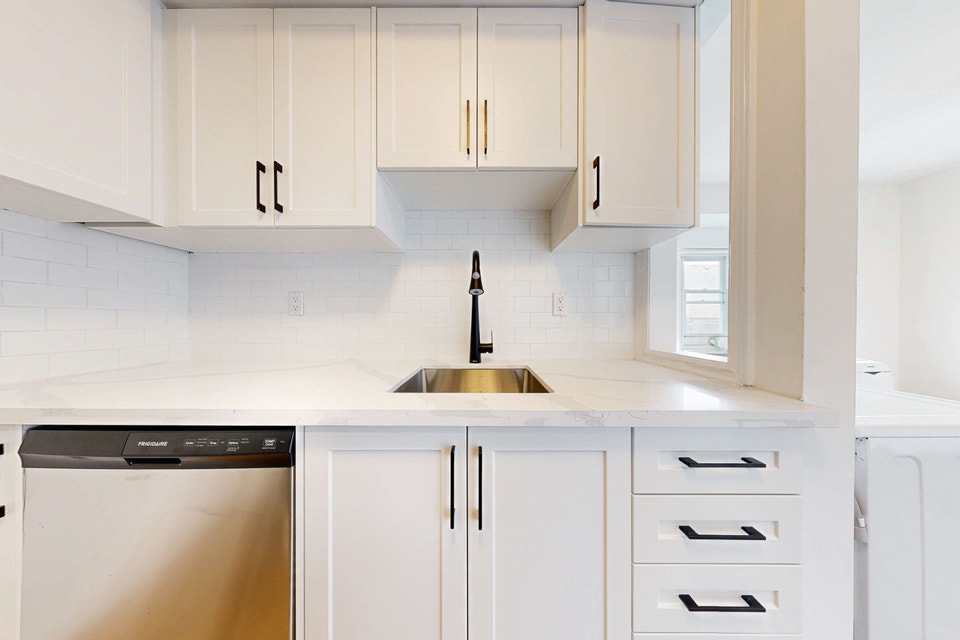 2 BED  1 BATH APARTMENT FOR RENT IN THE BEACHES 3
