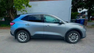 2021 Ford Escape SE Car is ready for export AC blows cold Runs and drives