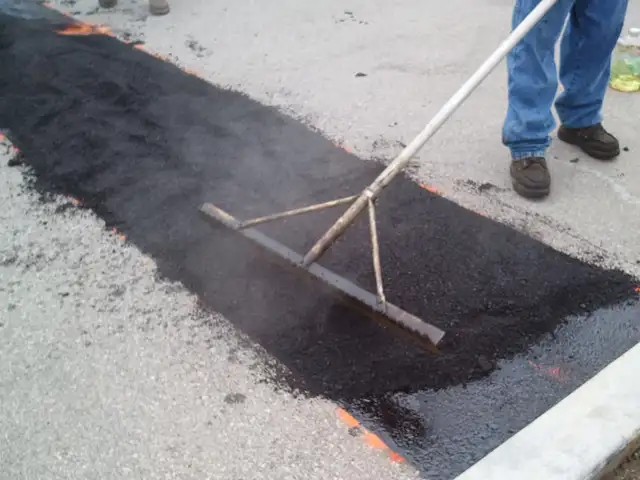 Asphalt Sealing, Parking Lot Sealing, Line Painting, Hot Asphalt in Interlock, Paving & Driveways in City of Toronto - Image 9