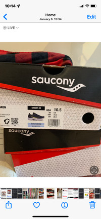 Men’s size 11 Saucony Axon running shoe.