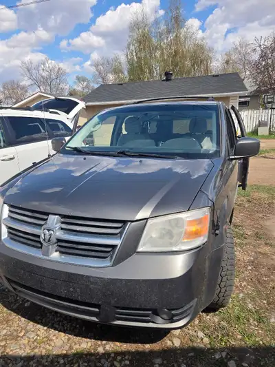 2010 dodge grand caravan 350,000km Still runs , engine and transmission are good It has an exhaust l...