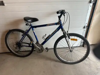 Raliegh Mountain Bike 26 inch wheels 18 inch frame 21 speed. Message if interested