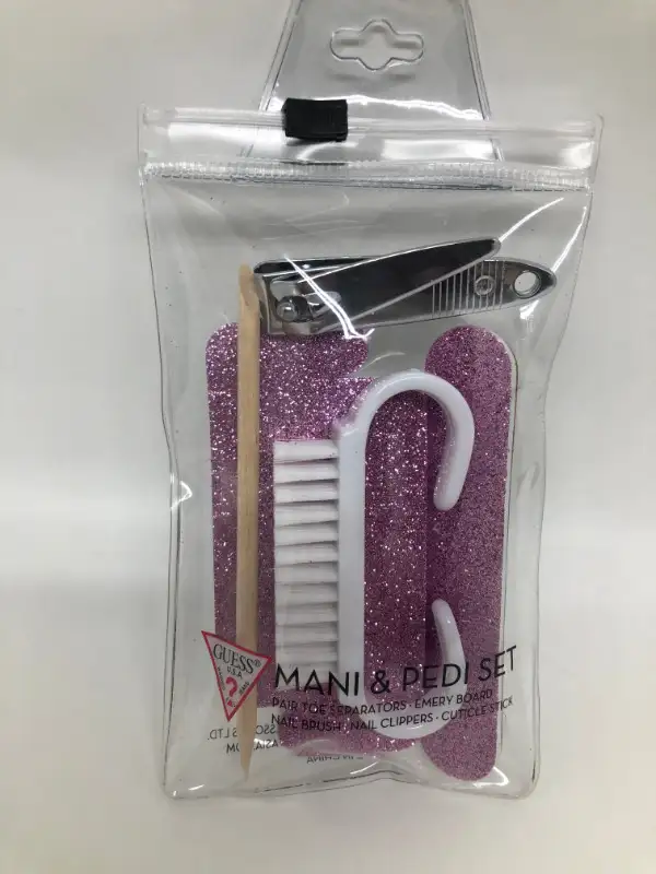 GUESS mini mani and pedi set - brand new62863271824897128