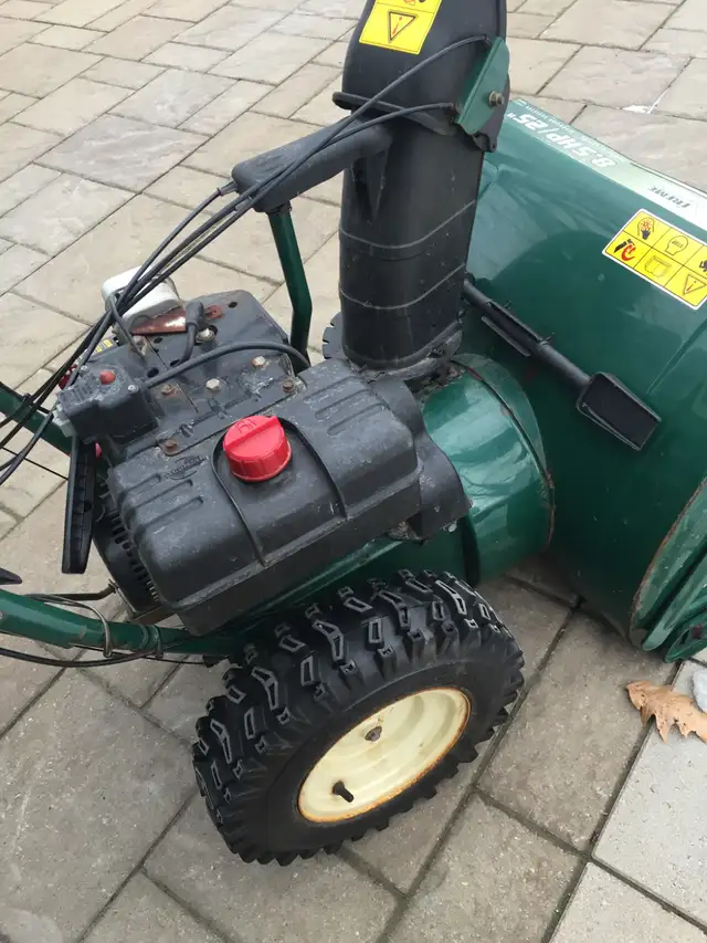 Very Good Snow Blower in Snowblowers in Longueuil / South Shore - Image 4