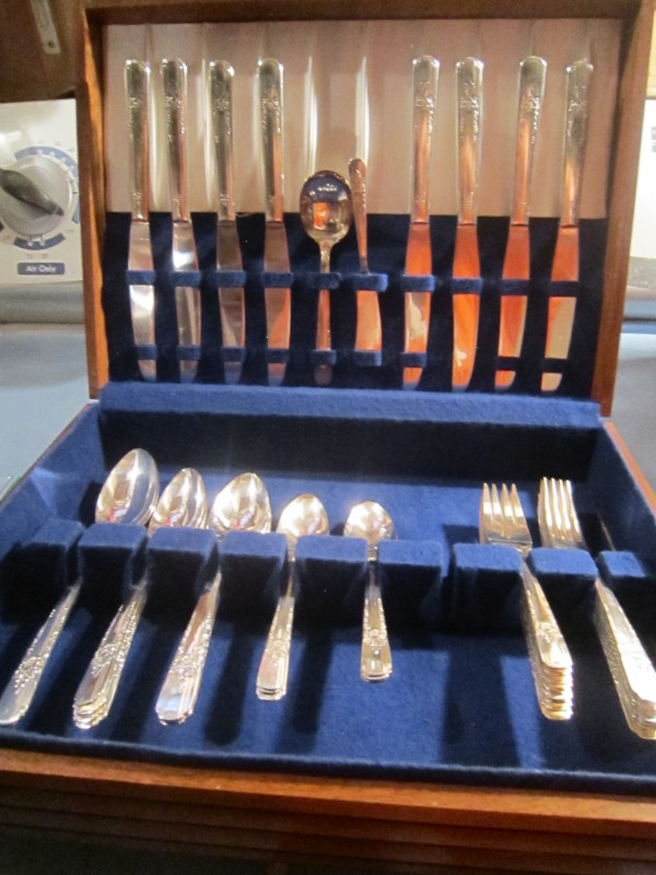 L A ROSE silverware set, Service for 8 in Arts & Collectibles in Corner Brook - Image 2