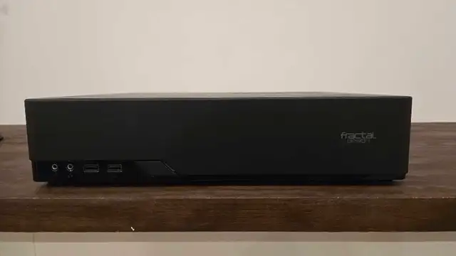 Fractal Design Node 202 - SFF Mini-ITX Case (Black) w/ Riser in System Components in Oakville / Halton Region - Image 3