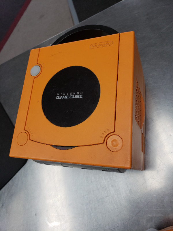 NA\JP Gamecube Console w\ Gameboy Player & Japanese Gameboy dis in Older Generation in Cole Harbour
