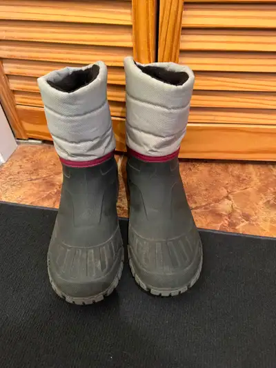 Women’s/Girls Footwear & Skates, View more