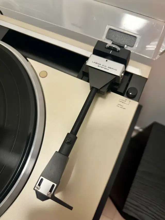 Turntable in Stereo Systems & Home Theatre in Calgary - Image 6