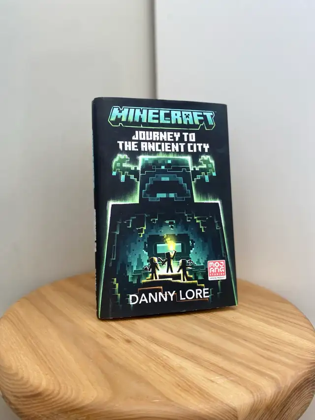 set of 2 Minecraft books in Fiction in Ottawa - Image 4