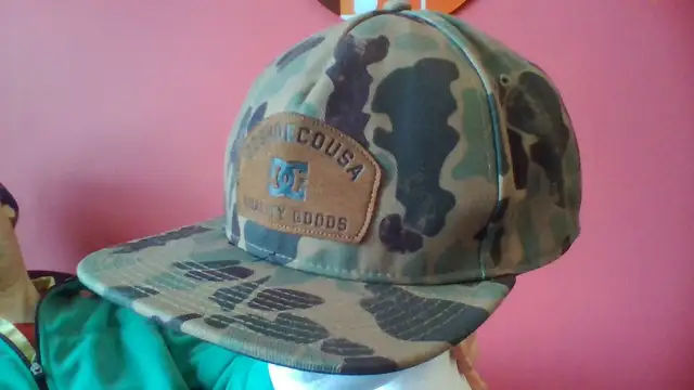 DC Cammo snap back Baseball Cap in Fishing, Camping & Outdoors in Winnipeg - Image 2