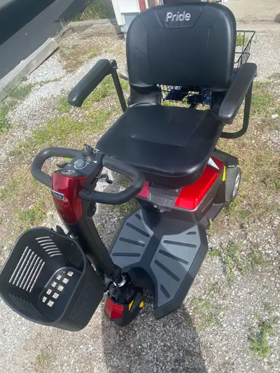 Pride Mobility Scooter Purchased New. Used less than a handful of times. * CTS (Comfort-Trac front a...