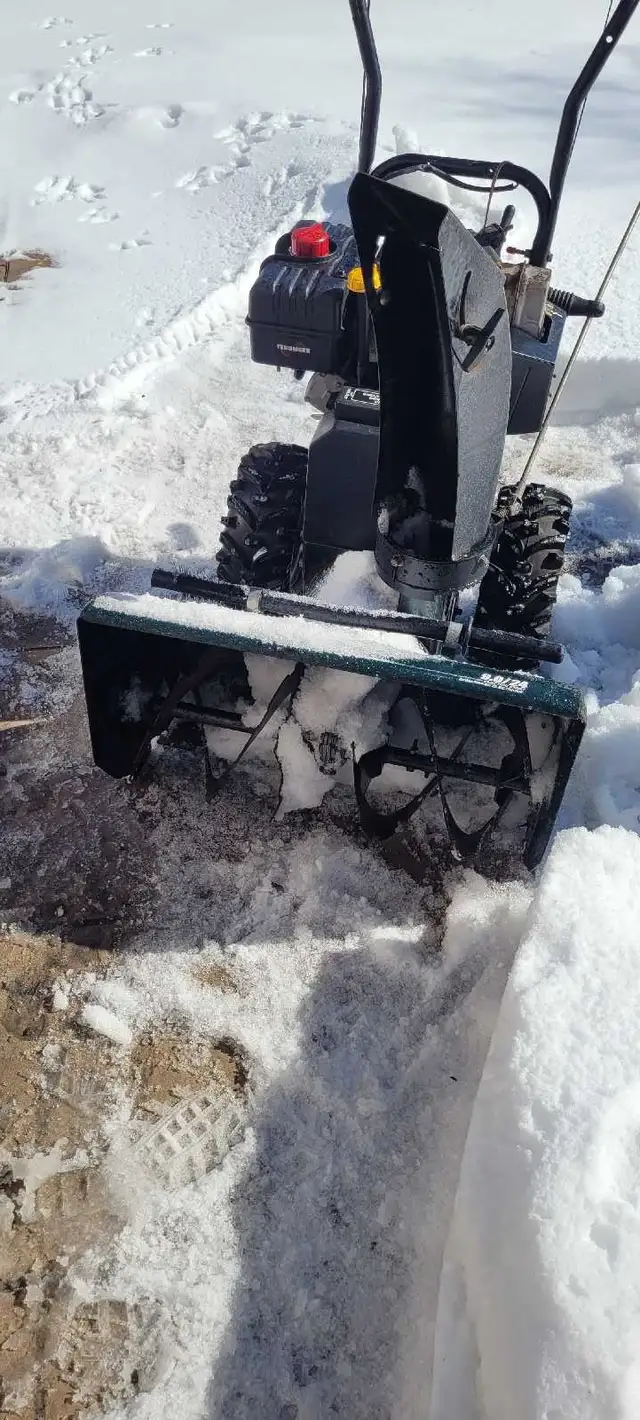 24 inch Craftsman snowblower with auger kit in Snowblowers in Mississauga / Peel Region - Image 11