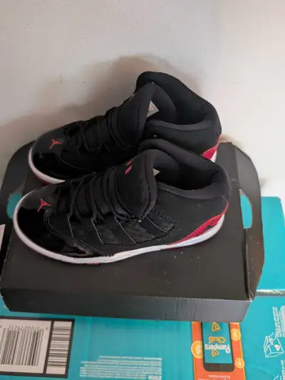 Jordan 11c et 12c, View more