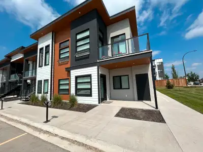 3 Bedroom for Rent! Main Level Corner Suite