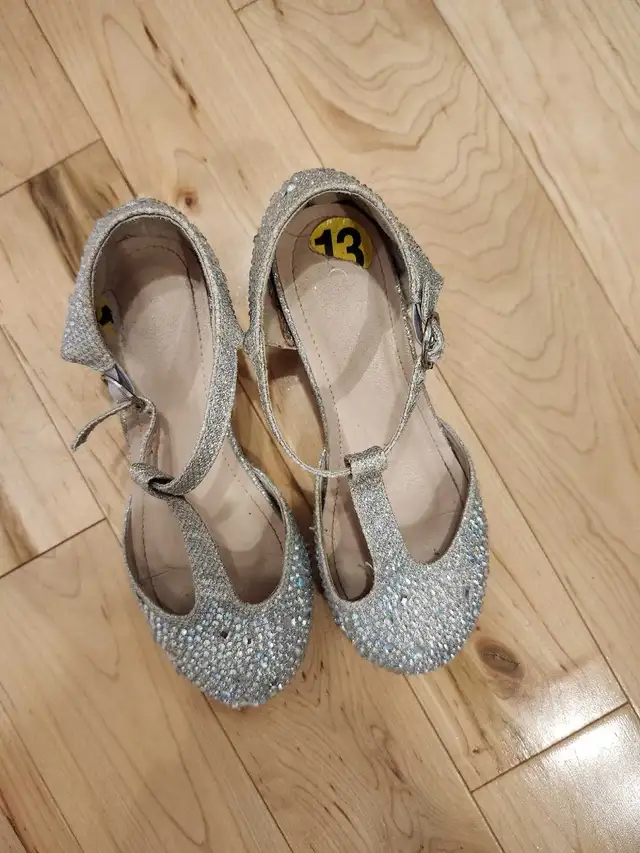 soulier à talon haut pour fille, grandeur 13 in Kids & Youth in City of Montréal - Image 2