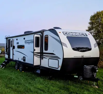 Save $$$$ don't buy new!! Get ready for the 2026 season! I am selling a like new 2023 KZ Connect SE...