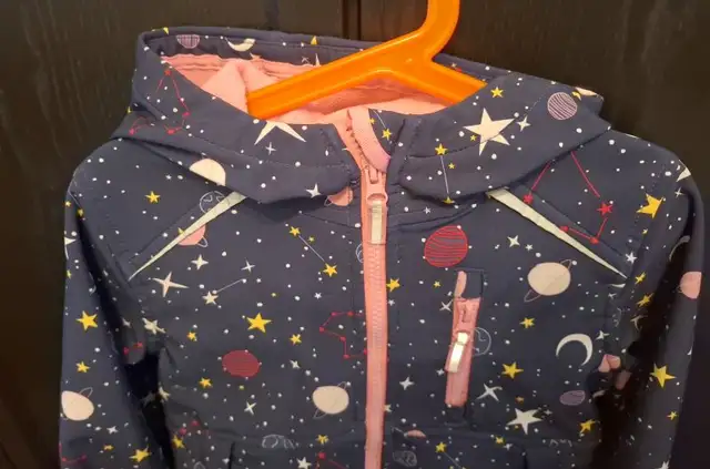 Fall Spring Softshell fleece lined hooded jacket, kids size 6 in Kids & Youth in Hamilton - Image 2