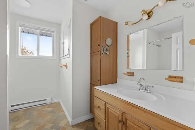 3 Bedroom House on Rent in Long Term Rentals in Dartmouth - Image 6