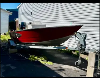 2017 PRINCECRAFT RESORTER DLX 15500$ NÉGOCIABLE MOTEUR A 56,6 HEURES (preuve de Thomas marine) TRES...
