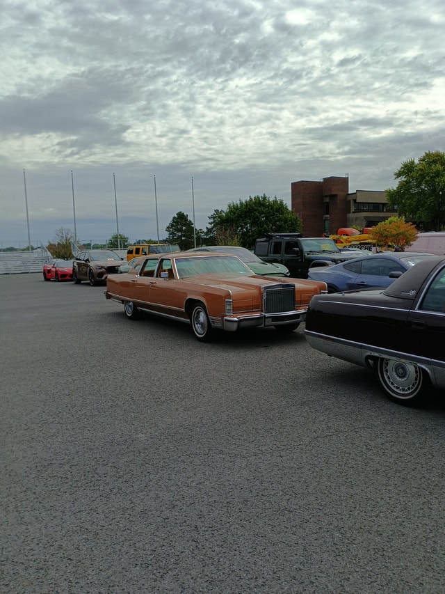 1977 LINCOLN CONTINENTAL TOWN CAR — photo 5