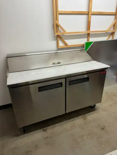 PARFAIT POUR L'OUVERTURE D'UN RESTAURANT - IL EST NEUF! Payée 3700 tx in chez Doyons Després le 11 s...