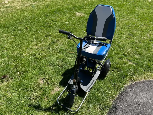 Eclipse Nova Fly Folding Electric Scooter in Health & Special Needs in Kingston - Image 3