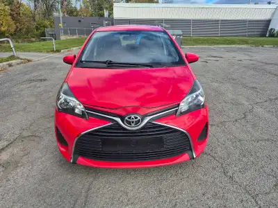 Toyota yaris le 2015 automatique équiper...vitres et portes electrique Cruise control.. air climatis...