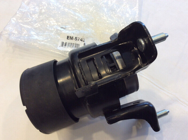 New Toyota Camry / Venza Motor Mount EM-5742 Transmission Mount in Other Parts & Accessories in Markham / York Region - Image 3