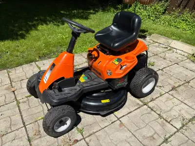 Je vends mon tracteur tondeuse Columbia CR30 de 2017, un modèle compact et efficace en bon état qui...