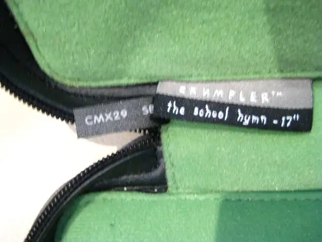 Like New Crumpler "The School Hymn" 17" Laptop Sleeve Blk/Green in Laptop Accessories in Kitchener / Waterloo - Image 4