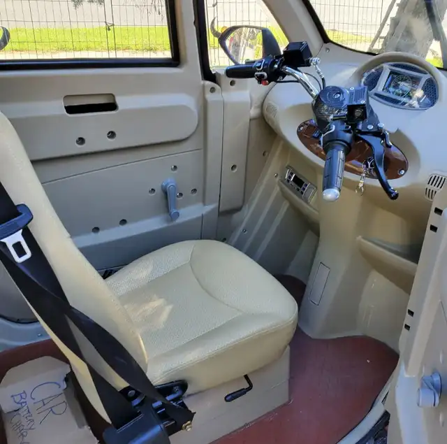 Electric enclosed scooter in Cars & Trucks in Mississauga / Peel Region - Image 5