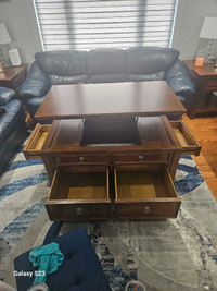 Lift top coffee table set.