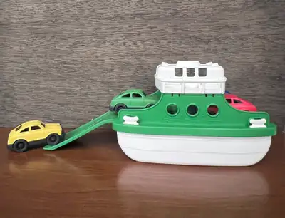 Green Toys recycled plastic high quality ferry set with four cars. Pick up in Dufrost or possible to...